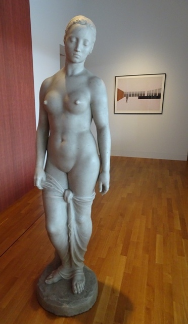 Lehmbrucks "Stehende" vor der Collage von Mies