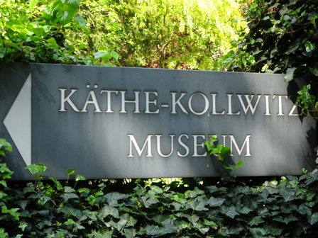Da geht´s hinein ins Käthe-Kollwitz-Museum in Berlin.